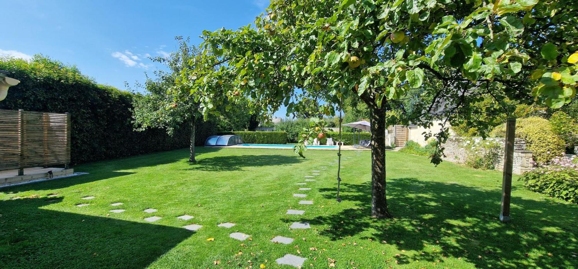 Dans Un Ecrin De Verdure Le Manoir (Calvados)