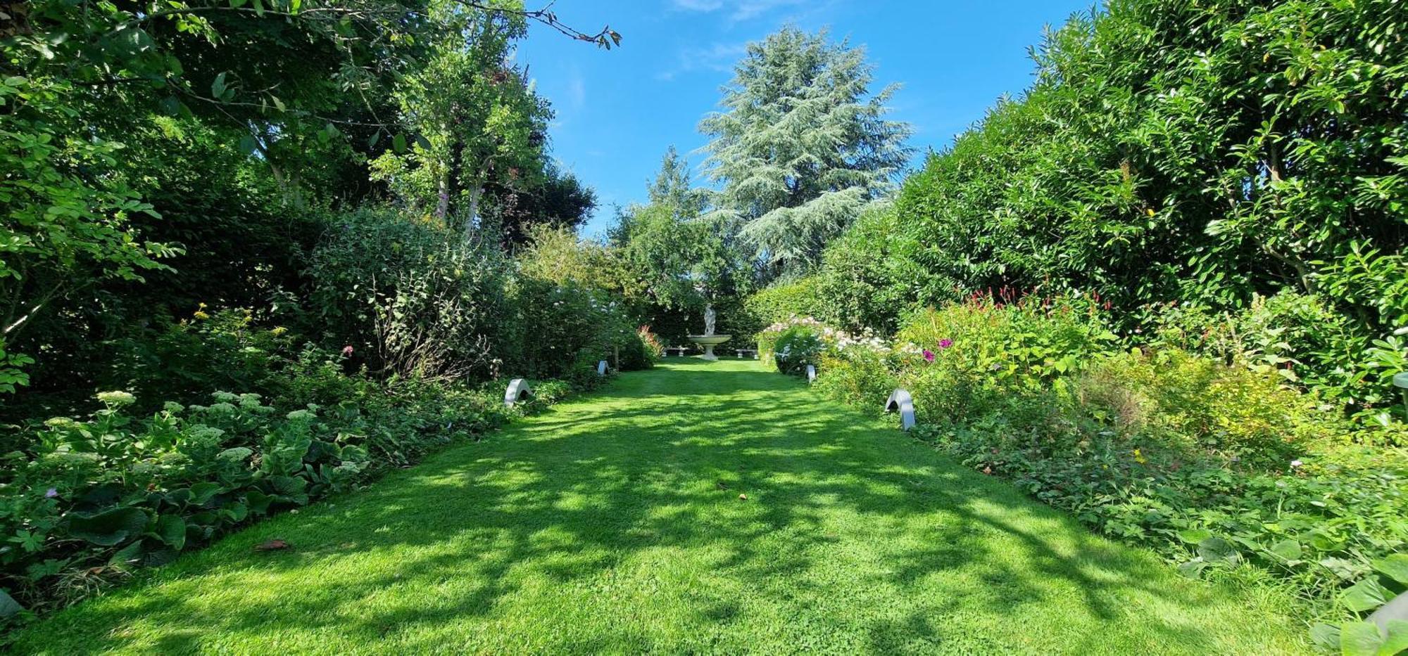Dans Un Ecrin De Verdure Apartment *